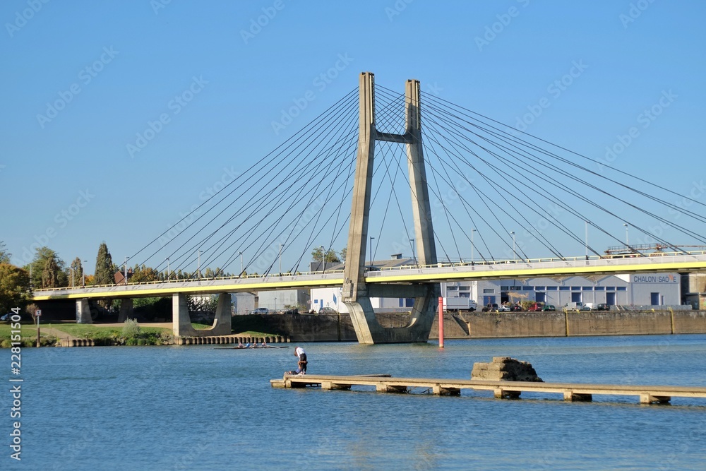 Pont suspendu sur la Saône.