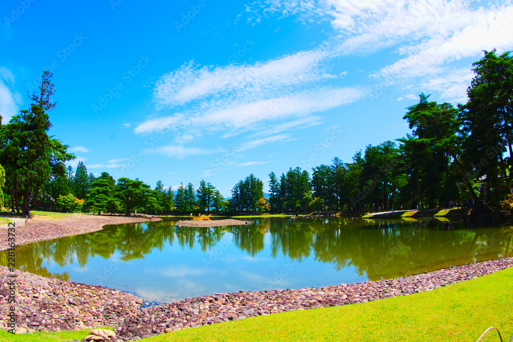 Fototapeta premium 庭園と空と