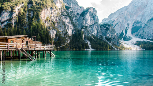 See Wildsee mit Bergen Alpen in Prags Österreich
