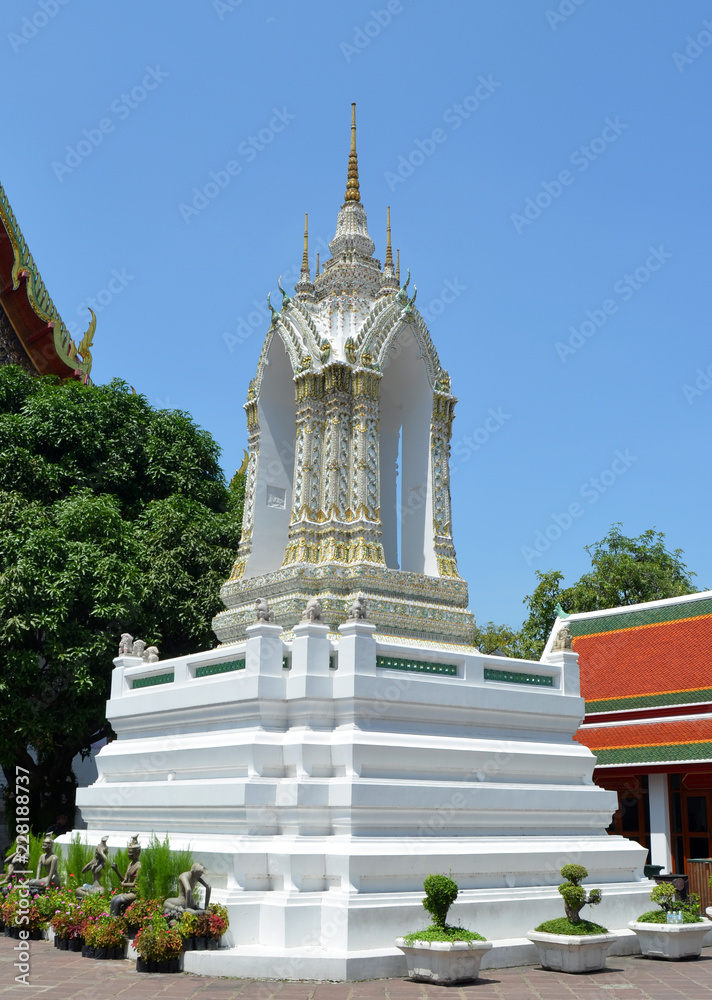 temple du bouddha couché wat pho à bangkok