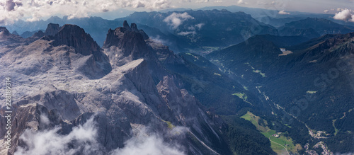 Vallata e montagne viste dall'alto © StudioPhoto-23
