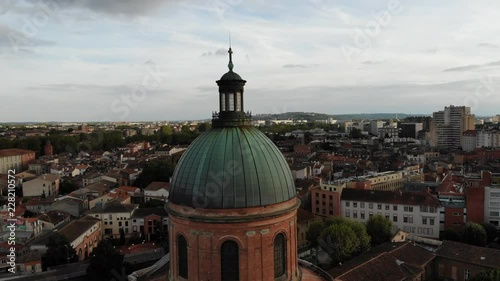 Toulouse Chapelle Saint-Joseph de la Grave flyby