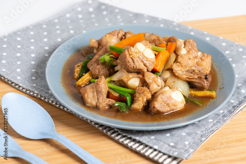 Pork spare rib stir fried with soy sauce and black pepper