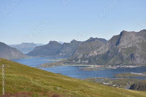 Norwegen, Lofoten, Ryten, Berg, Flakstad, Medvoll, Aussichtsberg, wandern, bergsteigen, Ramberg, Leknes, Sandbotnen, Yttersand, Fuklhuken, Middagstinden, Kvalvika photo