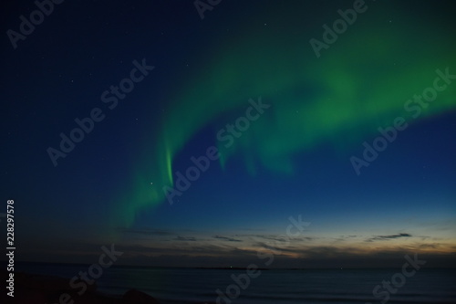 Norwegen, Lofoten, Uttakleiv, Leknes, Nordlicht, Polarlicht, Aurora, Aurora Borealis, Sonnenuntergang, Nacht, Steinsfjorden, Norwegisches Meer, Stern, Sterne photo