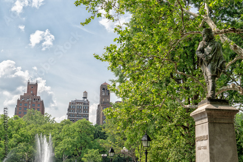Canvas Print garibaldi statue in washington square new york