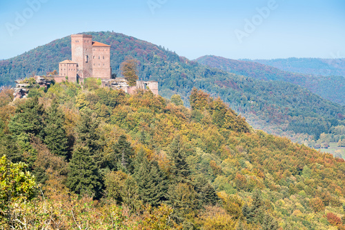 Burg Trifels im Herbst