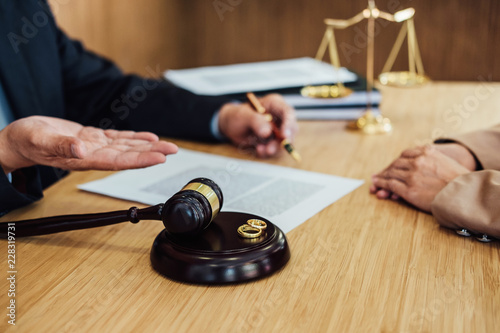 фотографія Marriage divorce on Judge gavel deciding, Consultation between a Businesswoman a