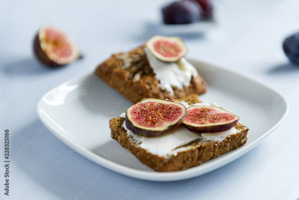 sandwiches, whole grain bread, figs, soft Gorgonzola cheese sandwiches, whole grain bread, figs, soft Gorgonzola cheese