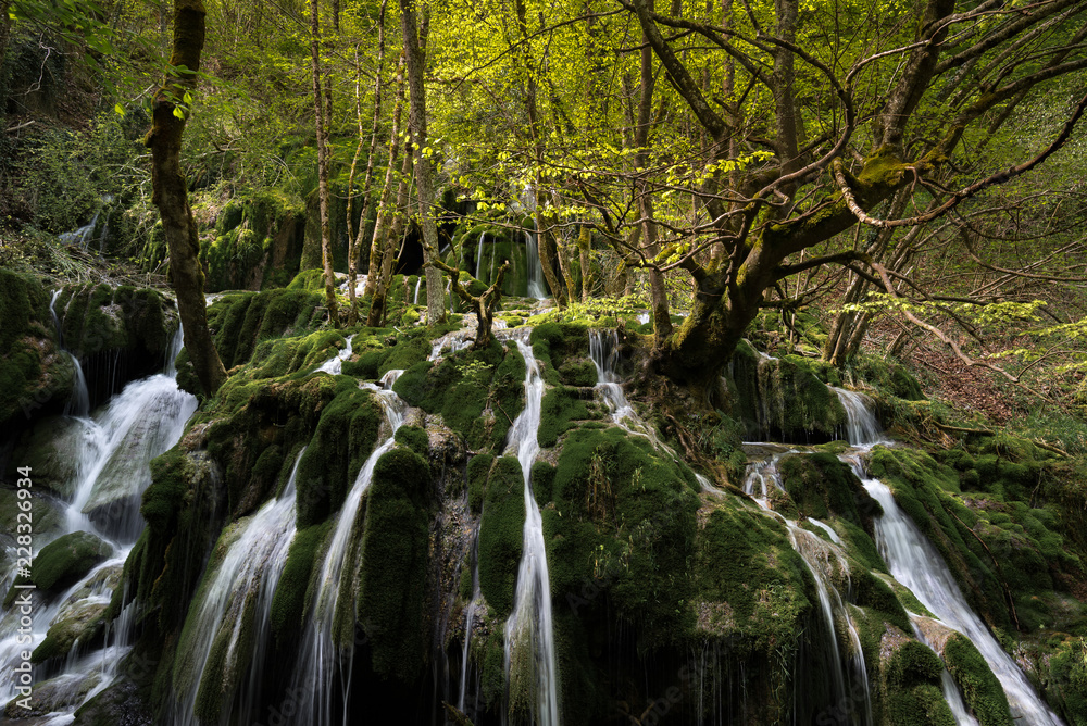 Fototapeta Wodospady Toberia w Entzia, Alava, Hiszpania