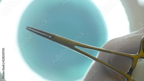 Pinza in sala chirurgia