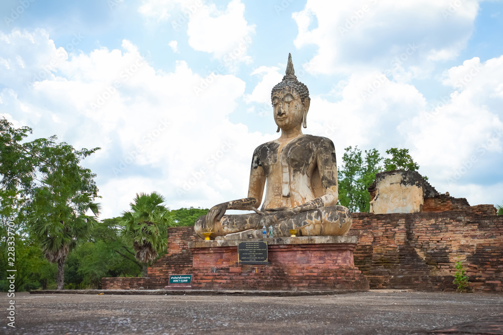 Fototapeta premium Ancient Buddha in Wat Mae Chon, Sukhothai, Thailand.