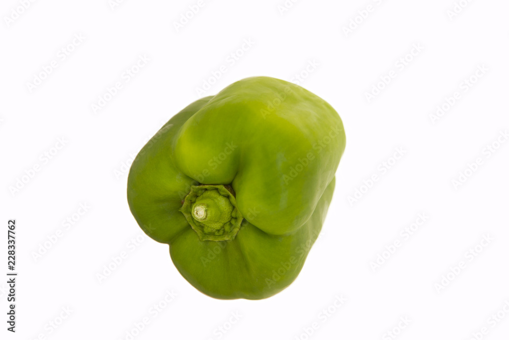 pimiento fresco verde, aislado en fondo blanco, comida sana, vitaminas, verduras. pimiento fresco verde, aislado en fondo blanco, comida sana, vitaminas, verduras.