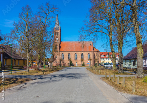 Mark Brandenburg Barnim Marienwerder Kirche Brandenburger Ortschaft typisch Brandenburg Dorfstrasse, Fontane Brandenburgische Landschaft Landleben ländliches Leben architektur dorfkirche photo