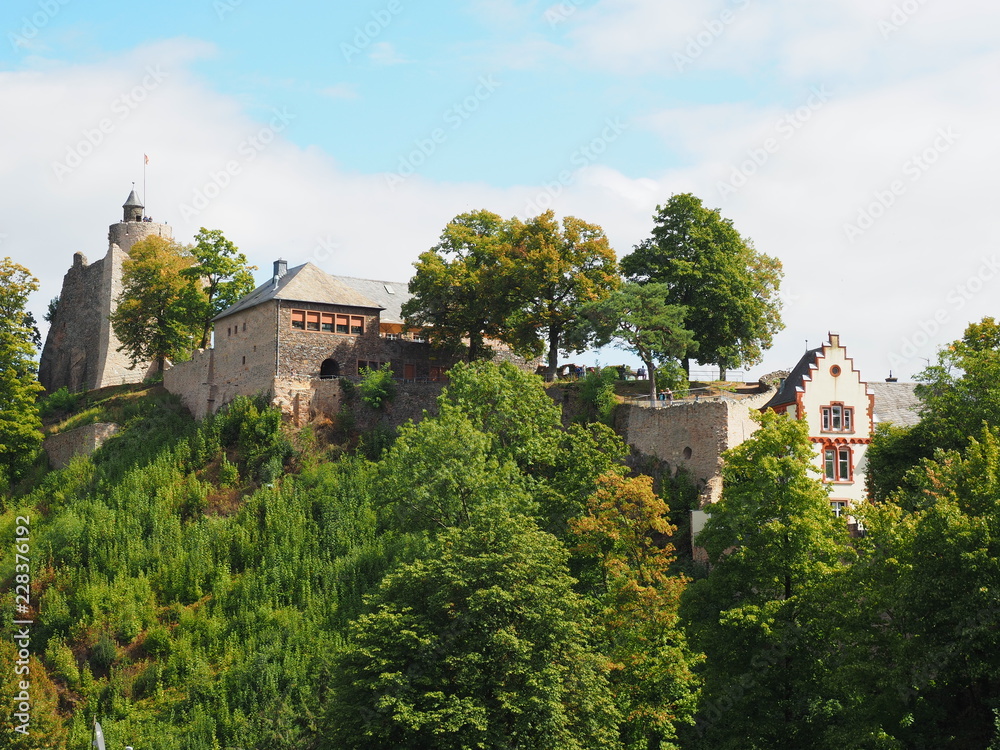 Burg Saarburg – auf dem Burgberg Saarburg bei der Stadt Saarburg in Rheinland-Pfalz
