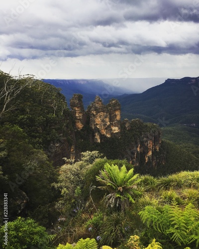 Three Sisters rocks Blue Mountains 