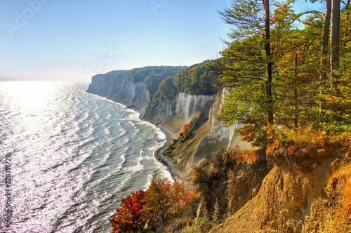 Fototapeta Naklejka Na Ścianę i Meble -  Ruegen Kreidekueste im Herbst - Ruegen chalk cliffs in autumn