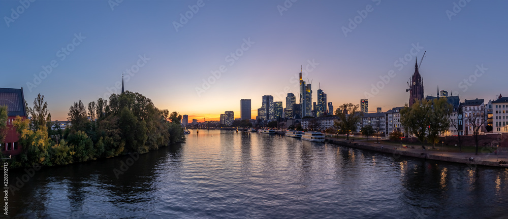 Frankfurt-Main-River-Panorama