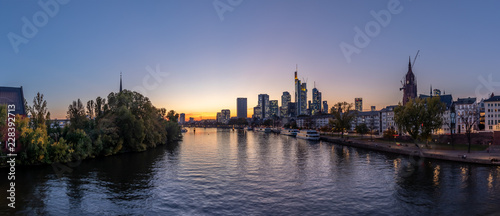 Frankfurt-Main-River-Panorama © d.pix