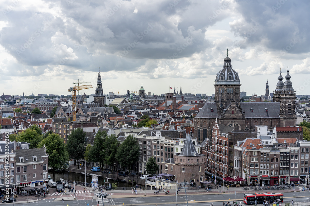Von erhöhten Aussichtspunkt Blick über Altstadt von Amsterdam