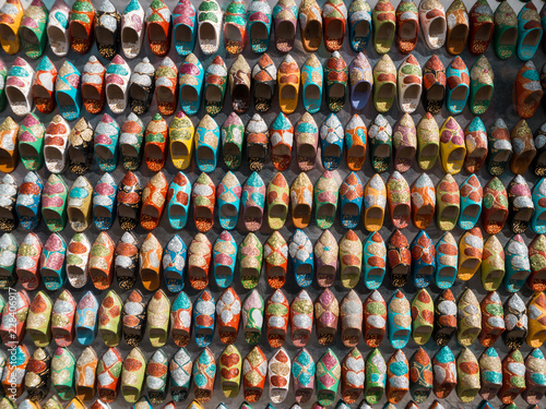 Miniature Shoes on a moroccan market © frederikloewer