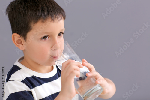 Little boy drinking fresh w...