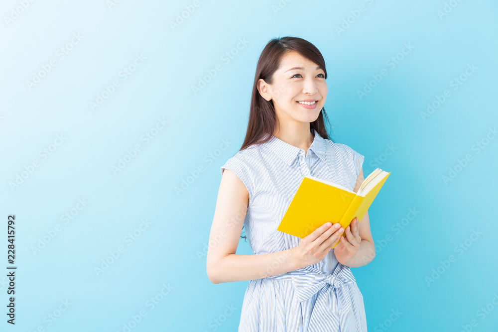本を読む女性 本を読む女性