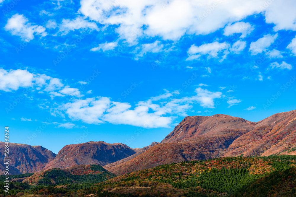 Naklejka premium 秋のくじゅう連山