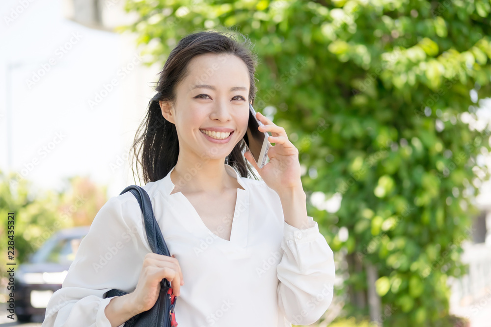 スマートフォン・女性 スマートフォン・女性