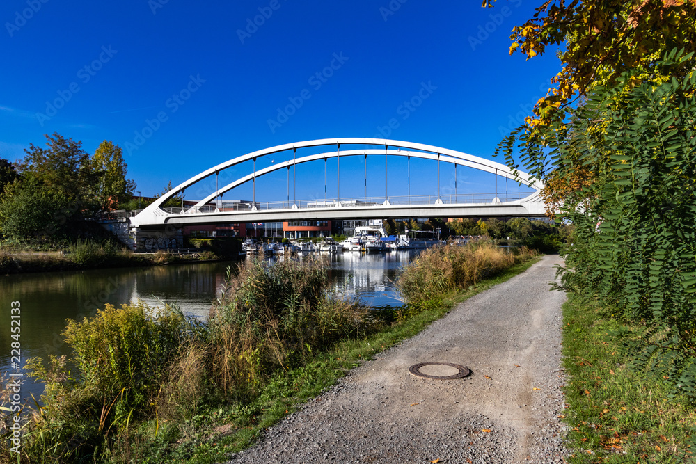 Fototapeta premium Brücke am Mittellandkanal Hannover
