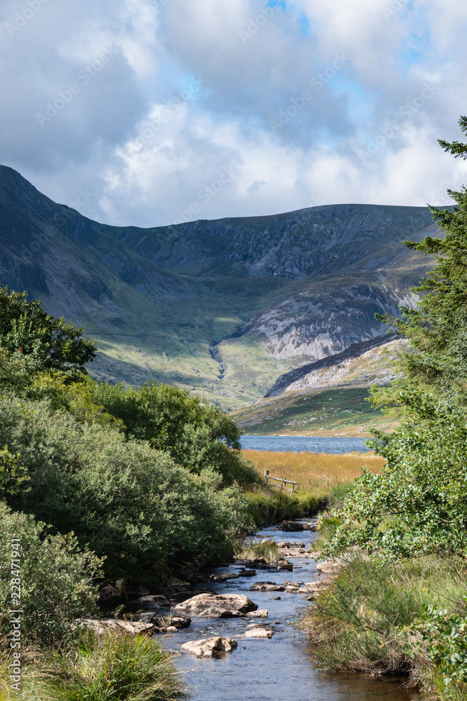 Fototapeta premium Stunning landscape image of countryside around Llyn Ogwen in Snowdonia during early Autumn