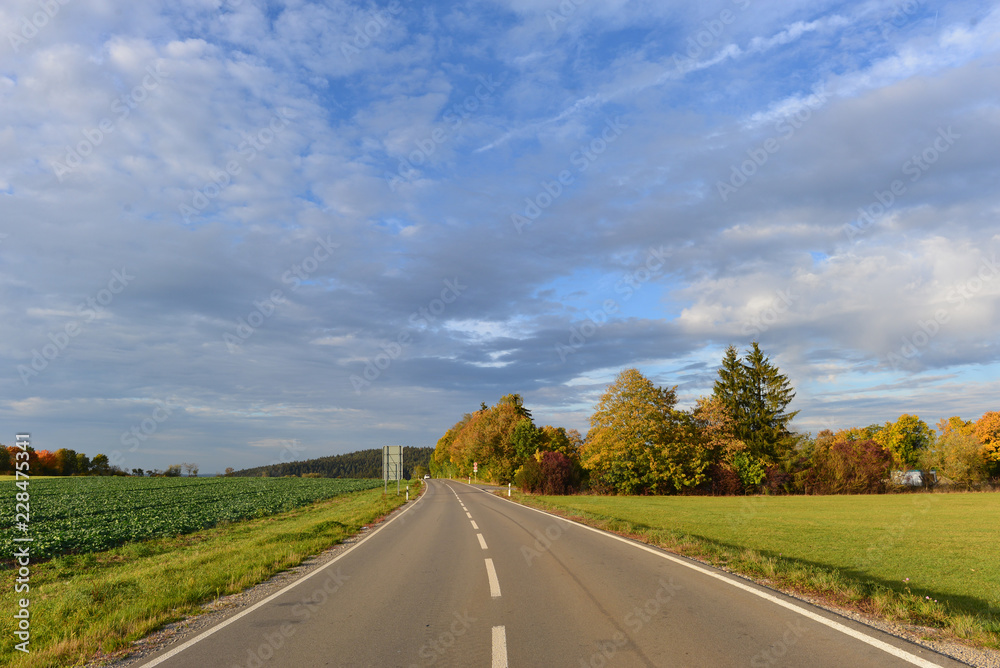 Landstrasse im Schwarzwald-Baar-Kreis in Baden-Württemberg 