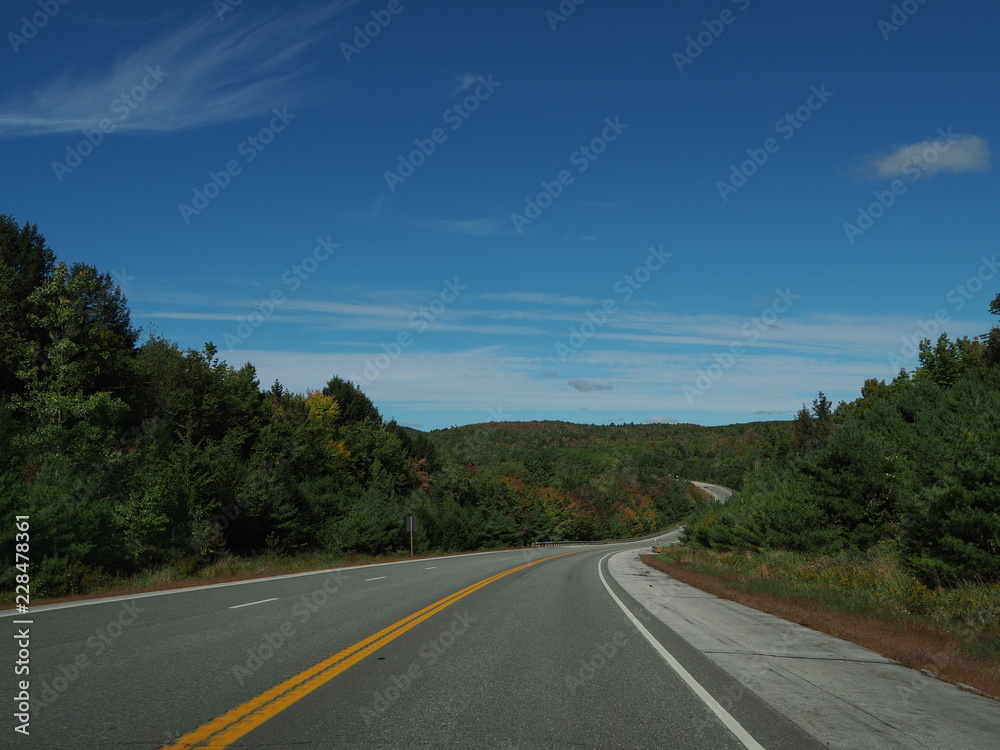Highway während Fall Foliage