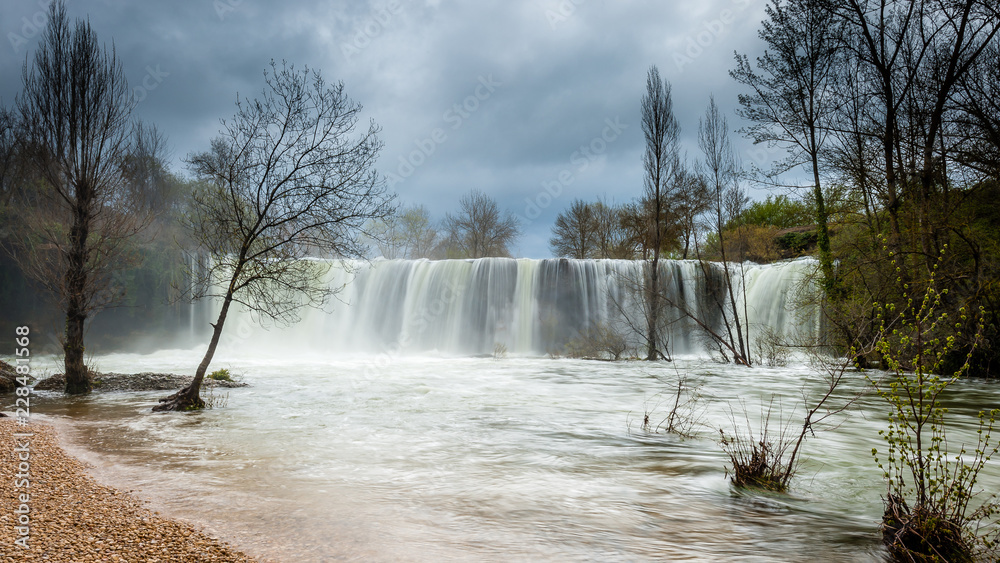 Wunschmotiv: beautiful waterfall and river on a cloudy day #228481568