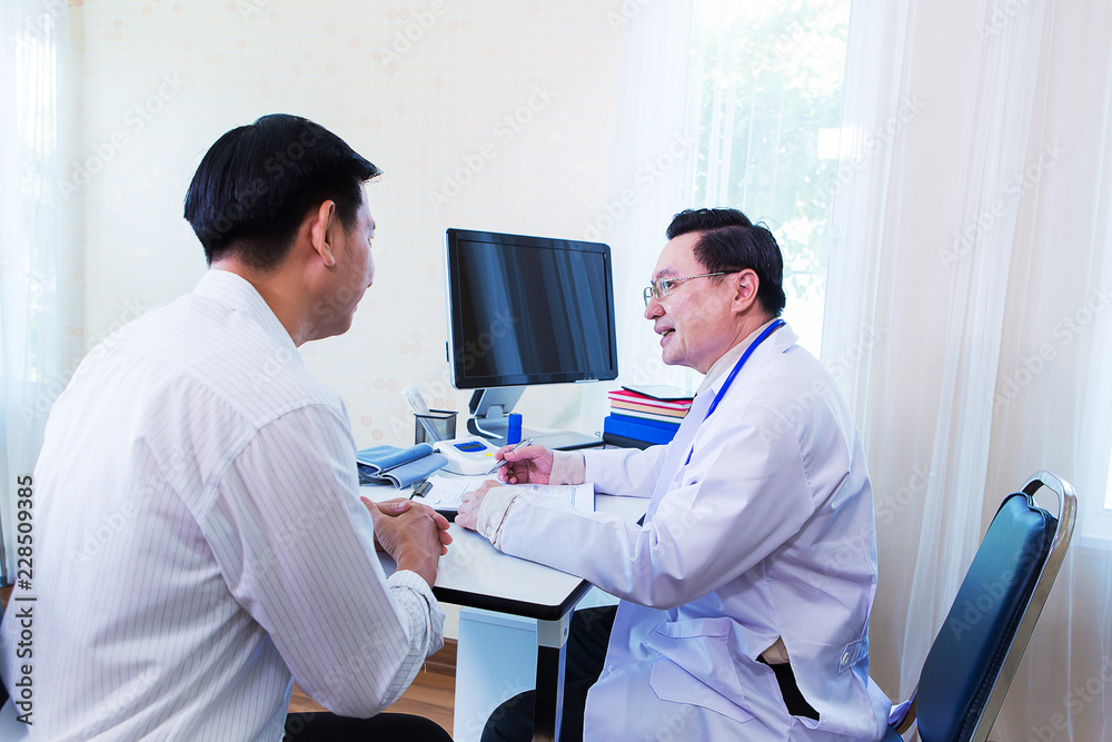 Fototapeta premium The doctor is diagnosing the patient.