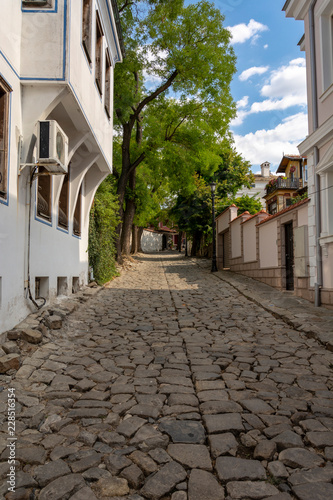 Fototapeta Naklejka Na Ścianę i Meble -  Old curved street in plovdiv,bulgaria.