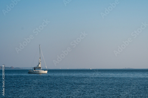 sailboat close to shore © Seppo
