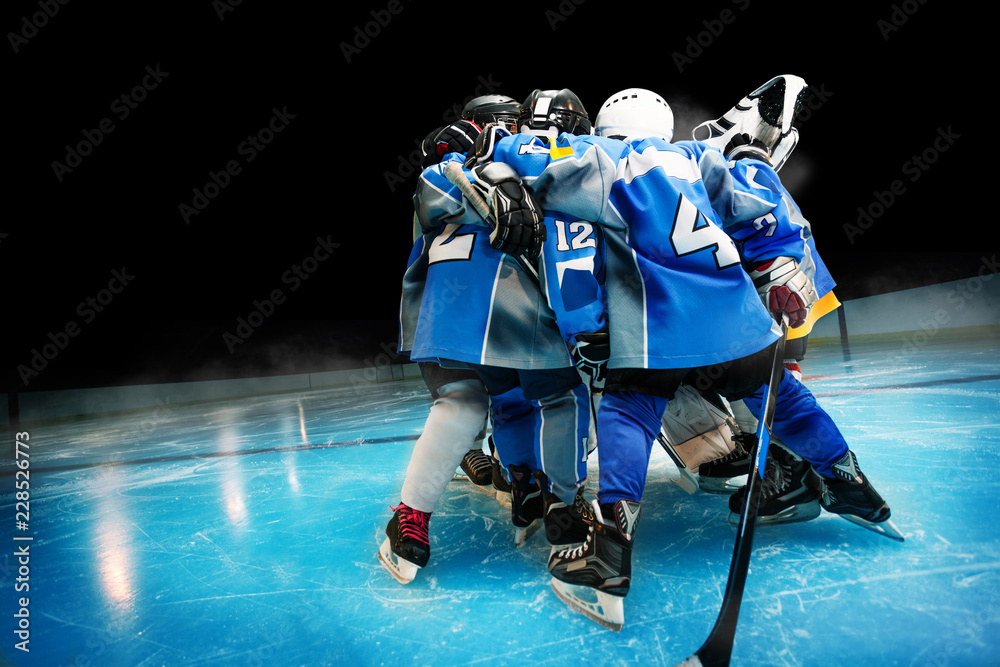 Fototapeta premium Hockey team standing in circle on ice rink