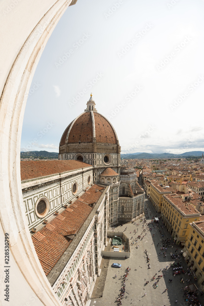 Fototapeta premium view of duomo in florence