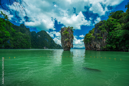 James Bond Island (Koh Tapu) in Phang Nga Bay, Thailand © anut21ng Stock