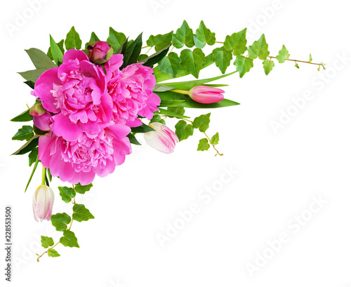 Corner arrangement with pin...