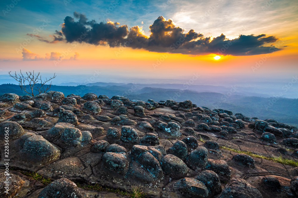 Obraz premium Mountain Viewpoint at Phu Hin Rong Kla National Park