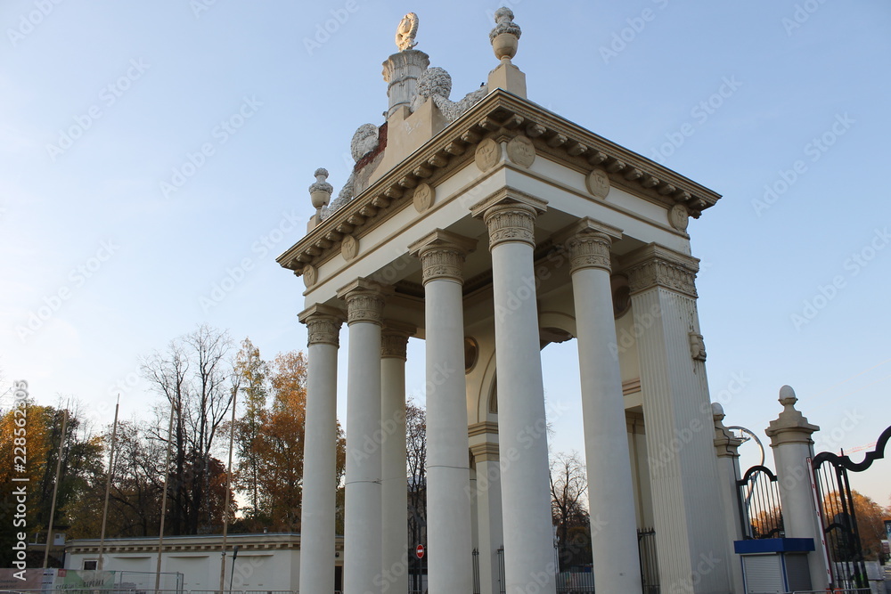 Fototapeta premium architecture. Arch. Columns