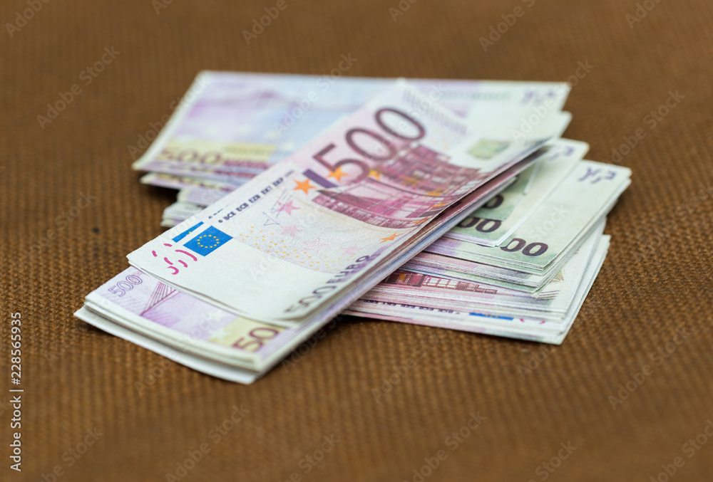 Obraz premium five hundred euro on the rope fabric