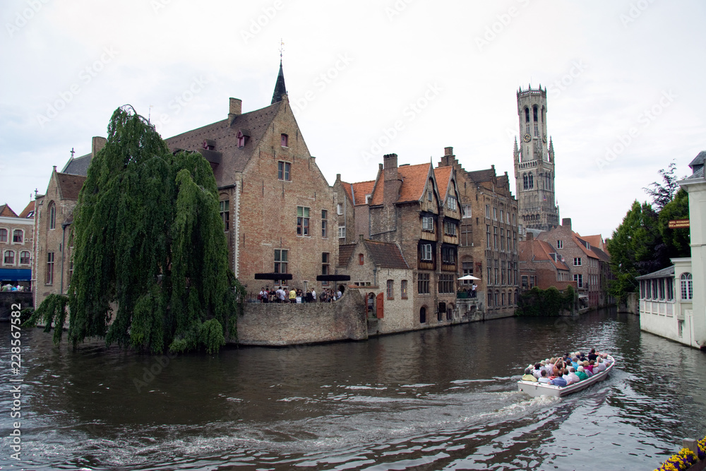 canal in bruges