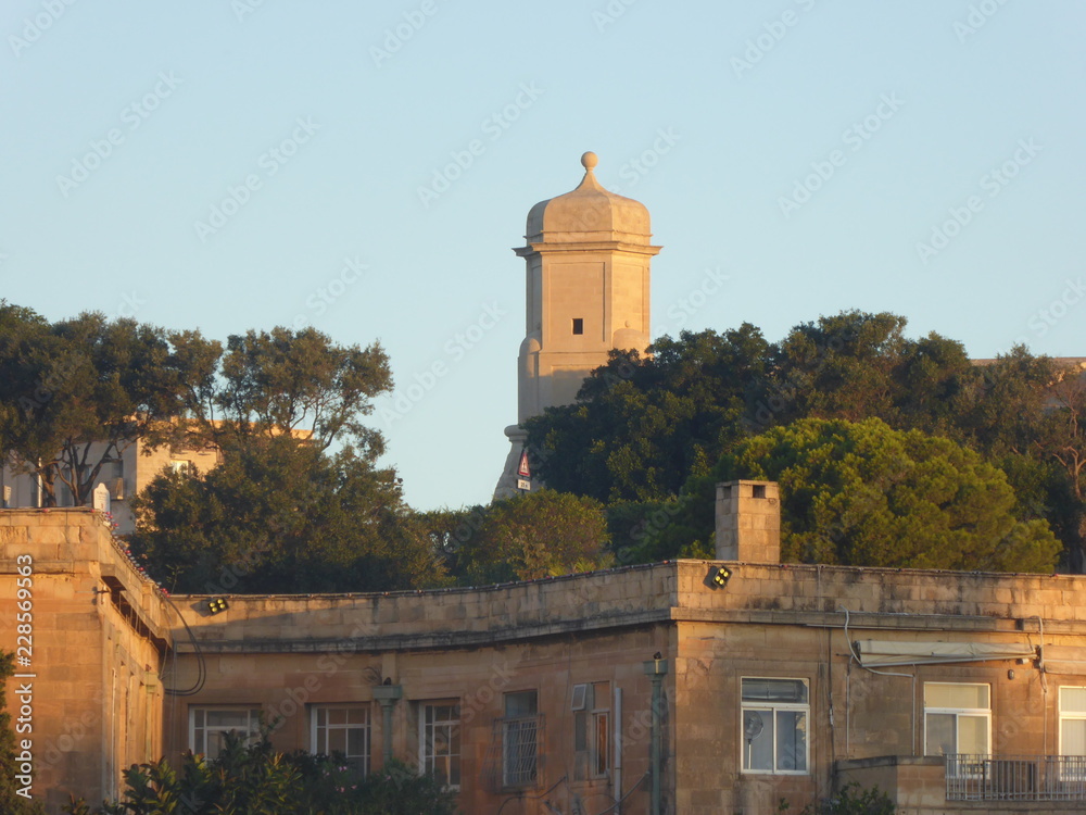 Fototapeta premium Valletta beim Sonnenaufgang