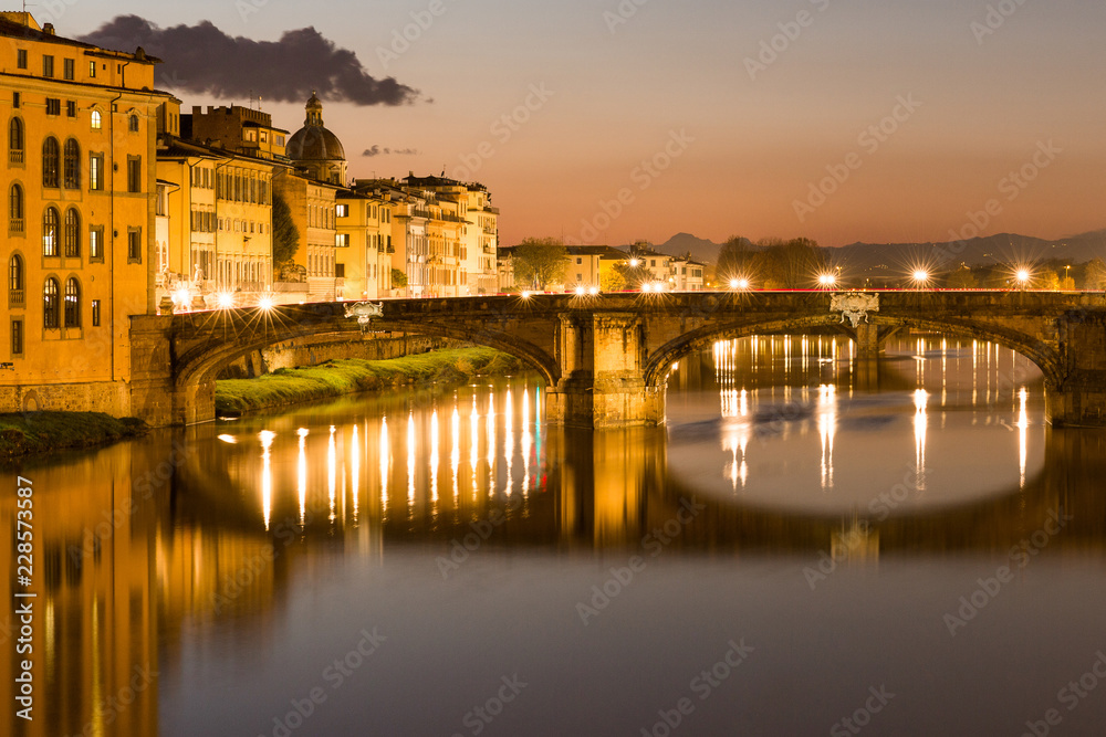 Firenze bridge refelction during sunset