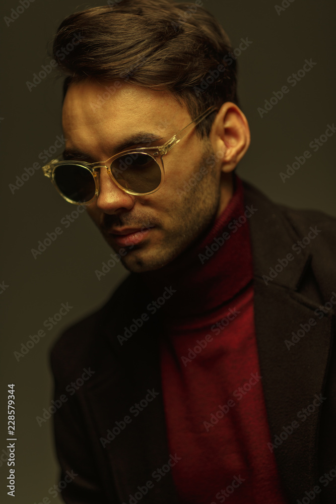 Fototapeta premium Portrait of a stylish man in sunglasses. Creative color
