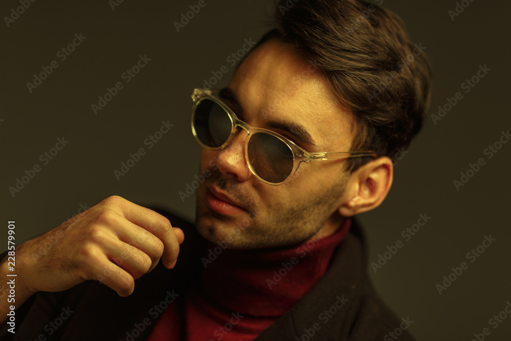 Obraz premium Portrait of a stylish man in sunglasses. Creative color