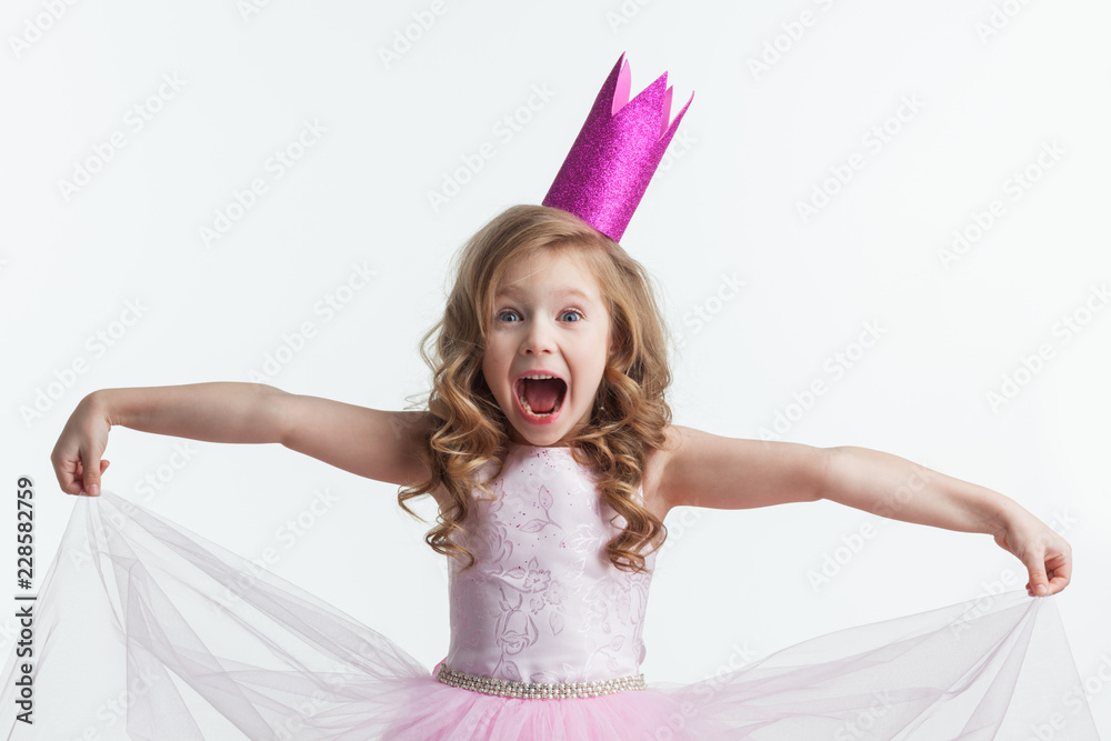 Beautiful little princess girl - obrazy, fototapety, plakaty 